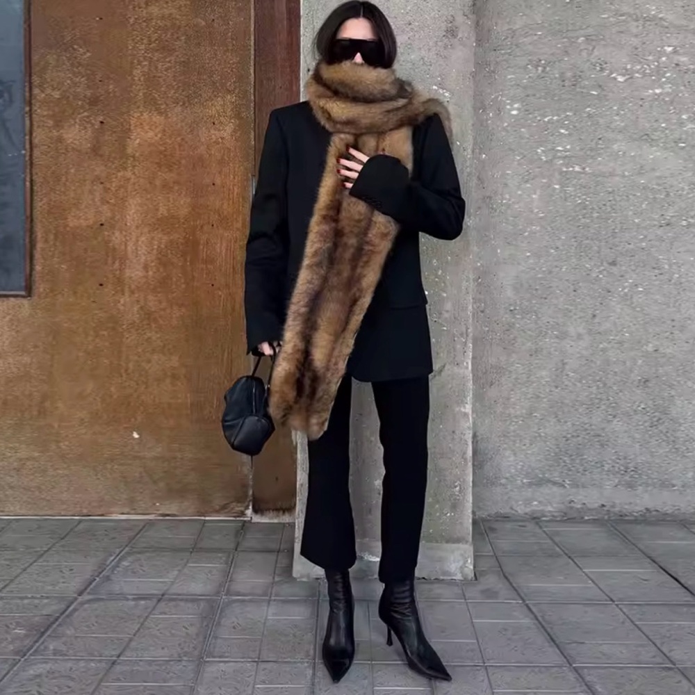 Elegant Faux Fur Women's Scarf